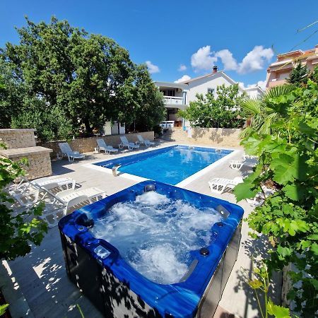 Pool Apartments Knezevic Новалья Экстерьер фото