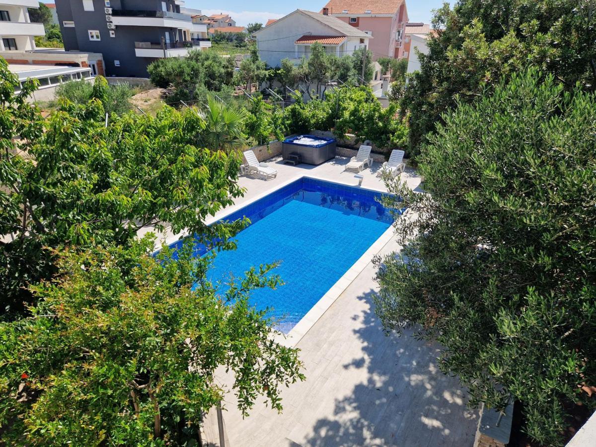 Pool Apartments Knezevic Новалья Экстерьер фото