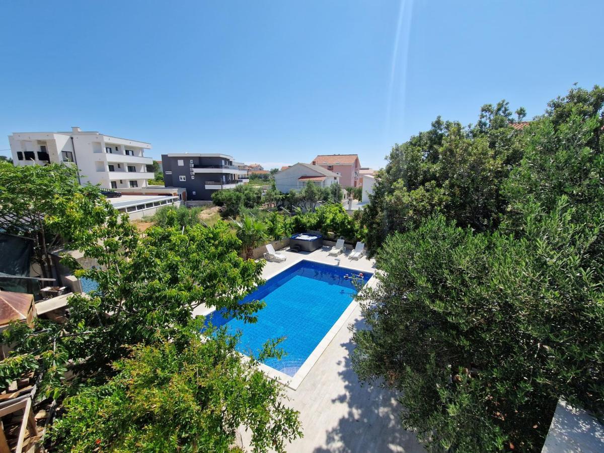 Pool Apartments Knezevic Новалья Экстерьер фото