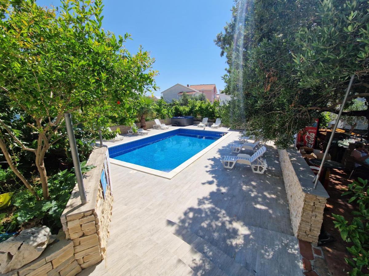 Pool Apartments Knezevic Новалья Экстерьер фото