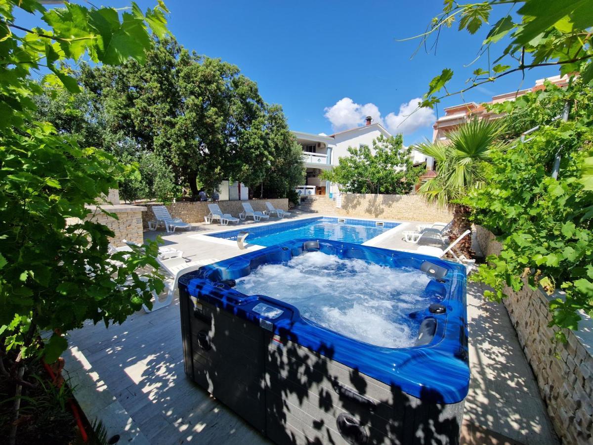 Pool Apartments Knezevic Новалья Экстерьер фото